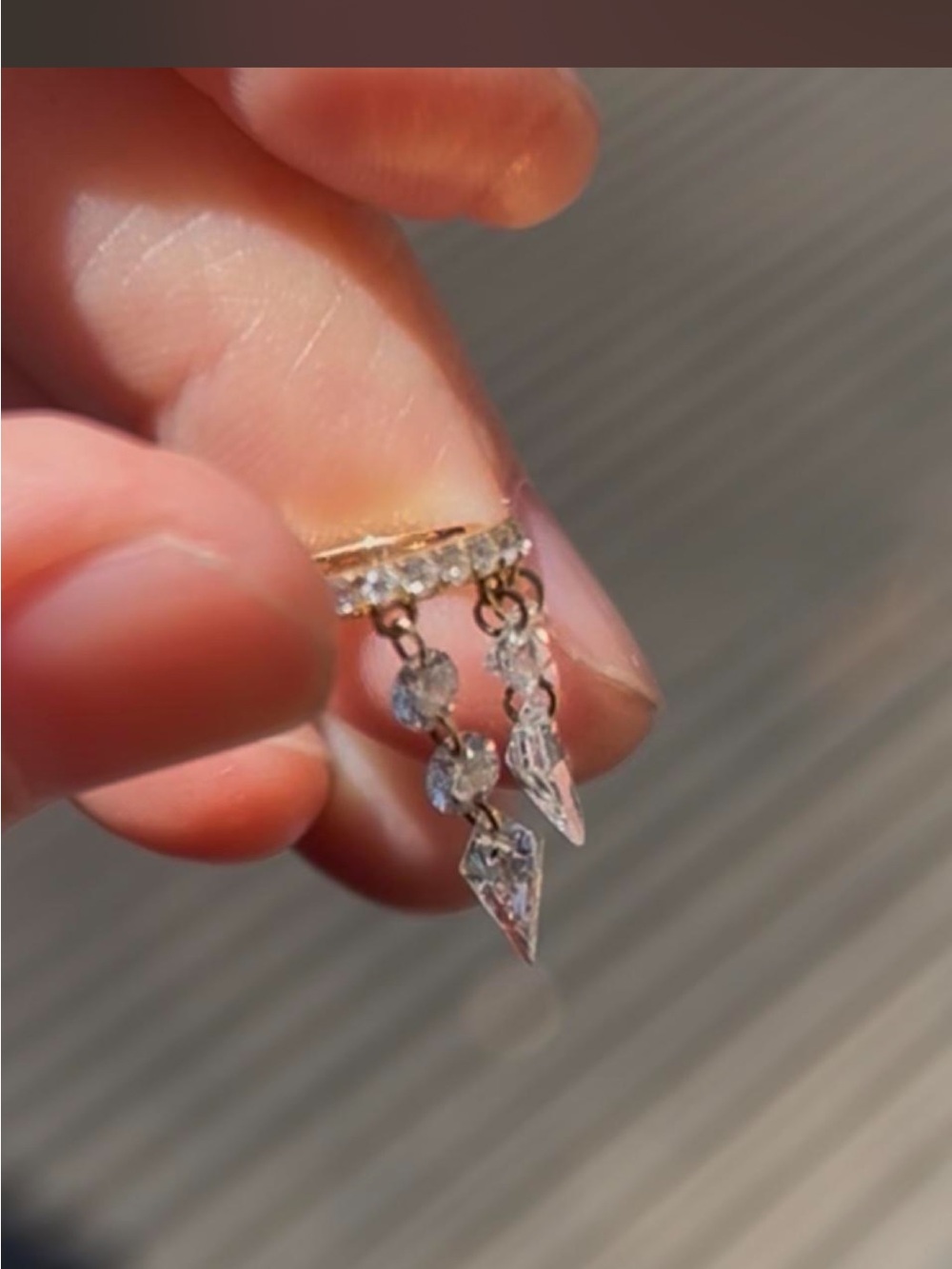 18k  solid yellow gold ear cuff with dangling diamonds - Picture 3 of 7